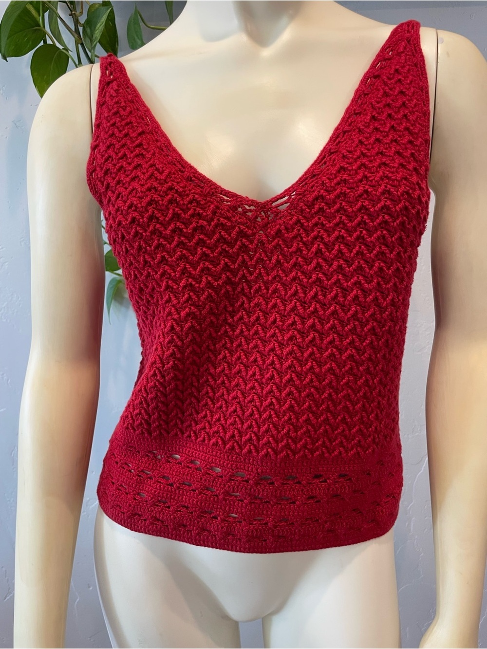 100% cotton vintage cropped Red Knit V-Neck Tank Top - S